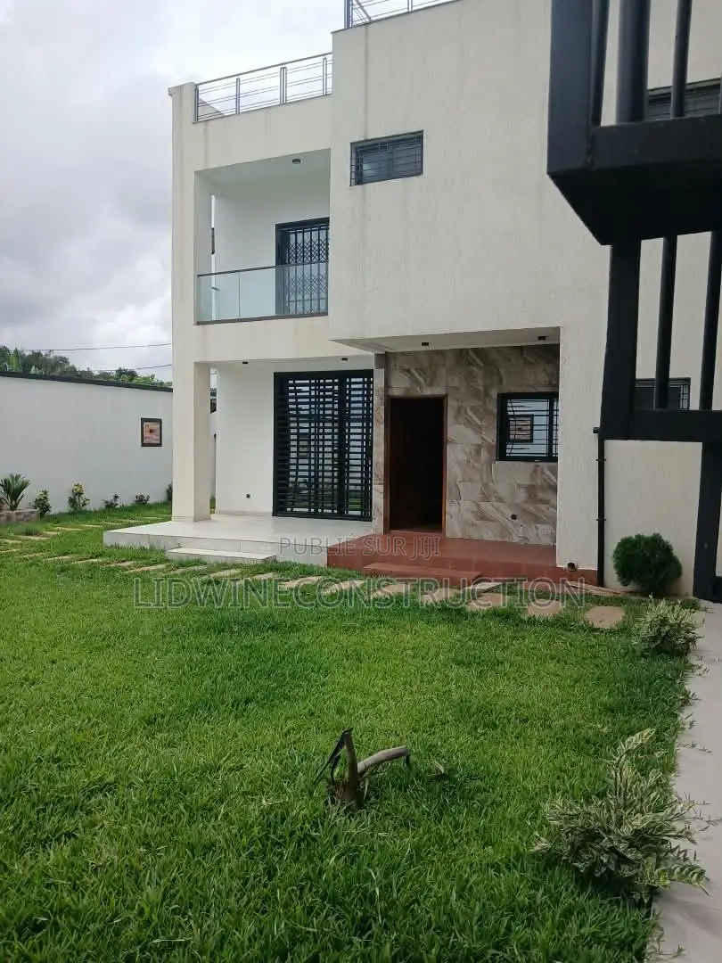 5chbre Duplex dans Bingerville à Vendre