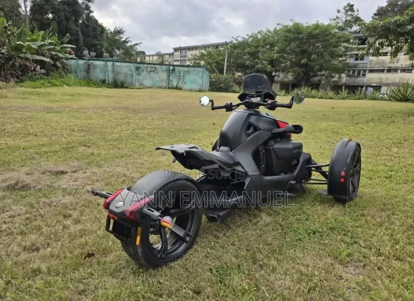 Nouveau Can-Am Autre 2024 Noir