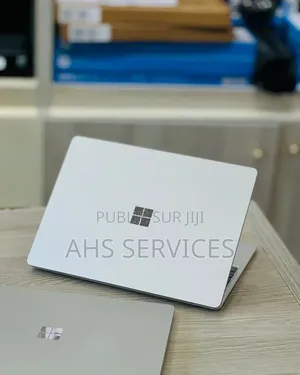 Nouveau Microsoft Surface Go 8GB Intel Core i5 SSD 256GB