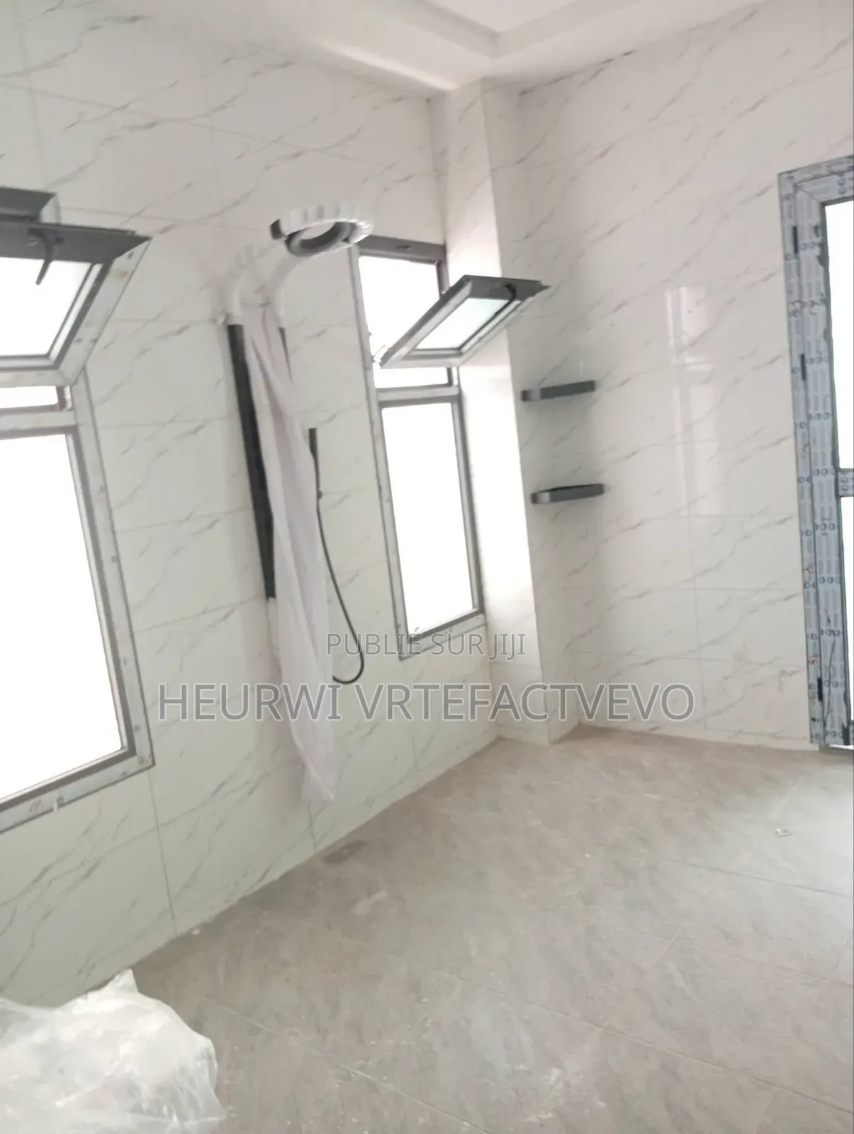 3chbre Villa dans Angre Nouveau Chu, Cocody à Vendre