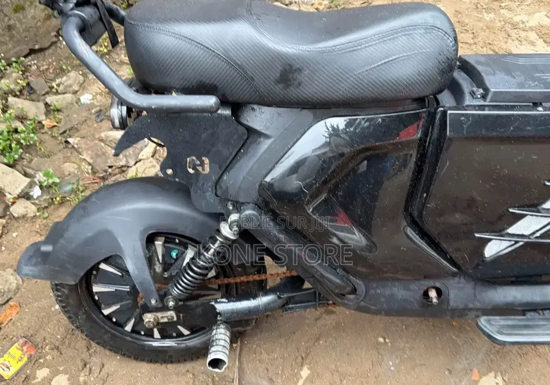 Nouveau Revoo A12 2026 Noir