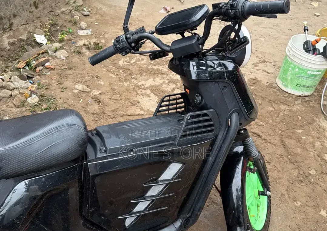 Nouveau Revoo A12 2026 Noir