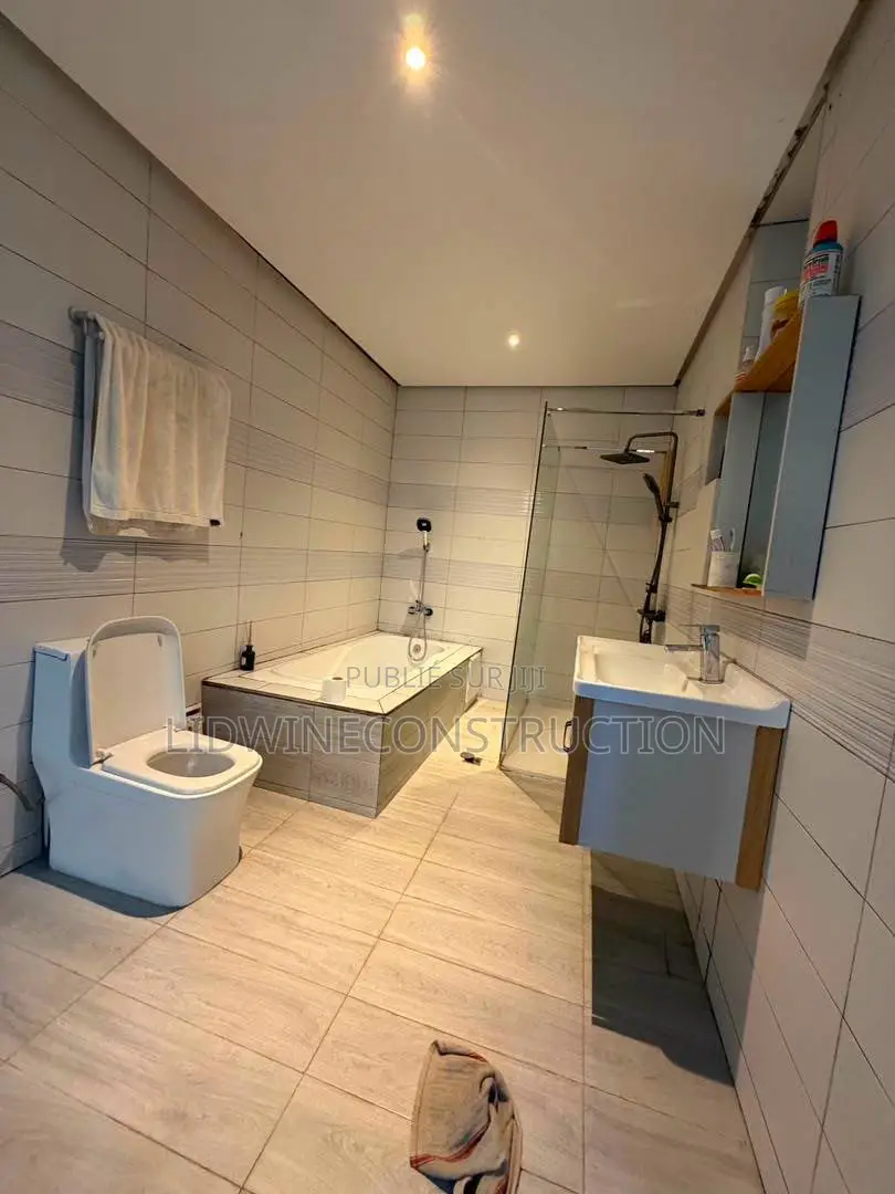 3chbre Appartement dans Cocody à Vendre