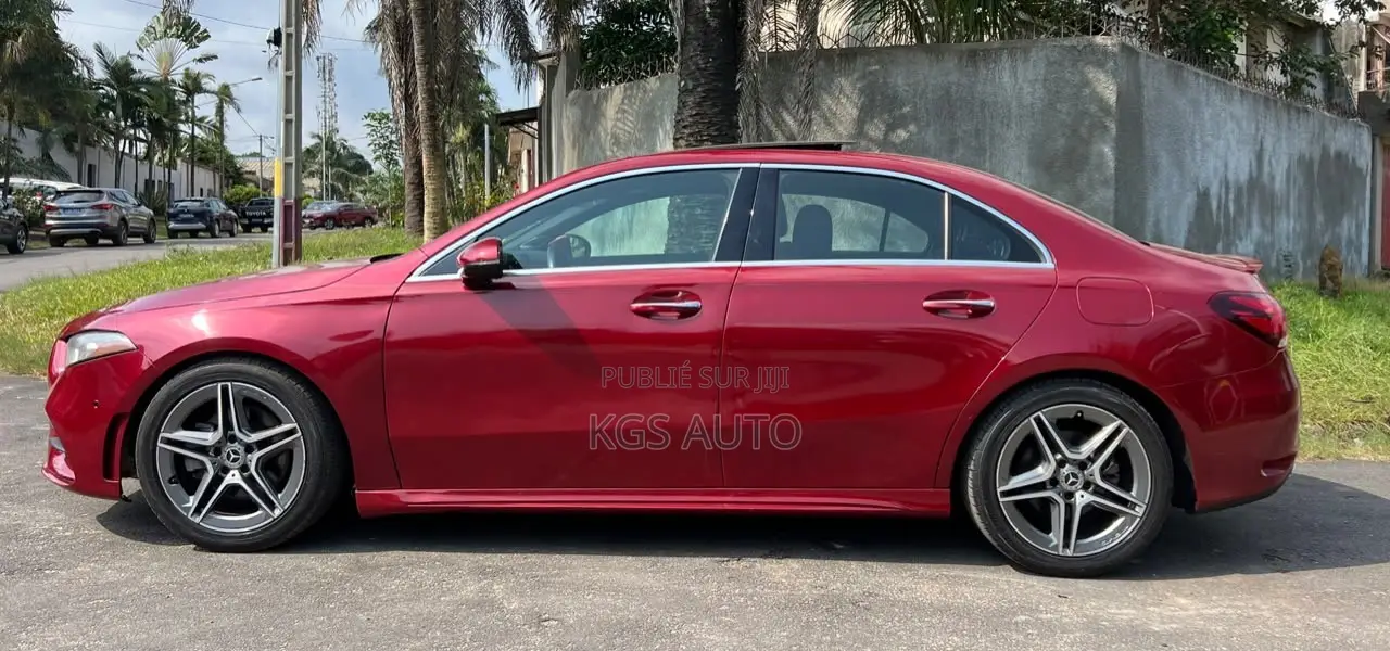 Mercedes-Benz 220 2022 Rouge