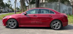 Mercedes-Benz 220 2022 Rouge