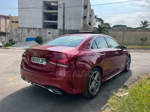 Mercedes-Benz 220 2022 Rouge