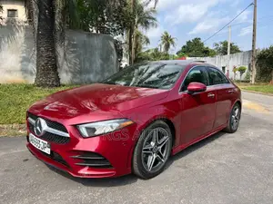 Mercedes-Benz 220 2022 Rouge