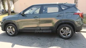 Kia Seltos 2024 Gris