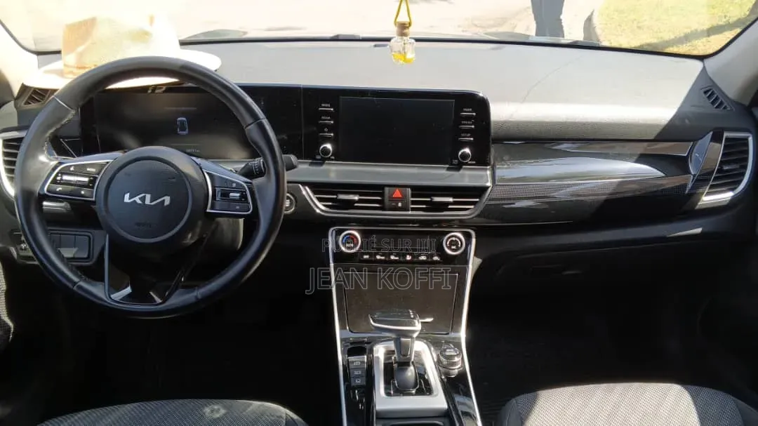 Kia Seltos 2024 Gris