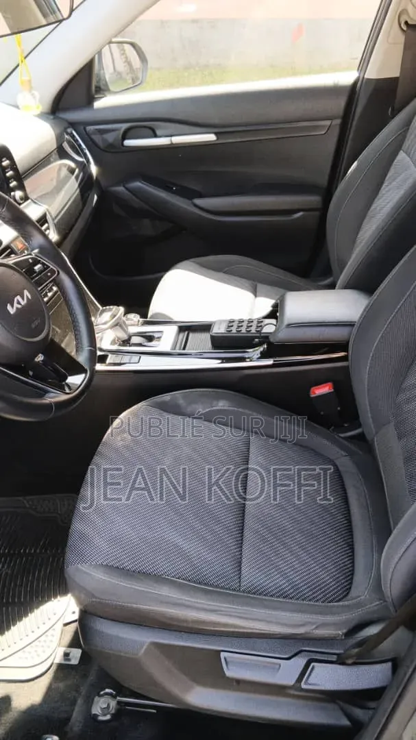 Kia Seltos 2024 Gris