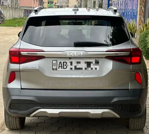 Kia Seltos 2023 Gris