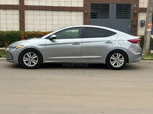 Hyundai Elantra 2018 Gris