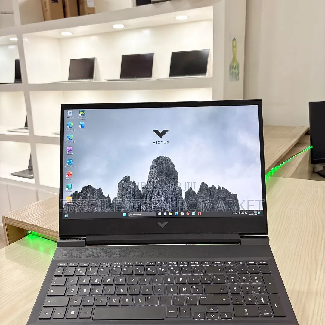 Nouveau Ordinateur portable HP Victus 15 16GB AMD Ryzen 5 SSD 512GB