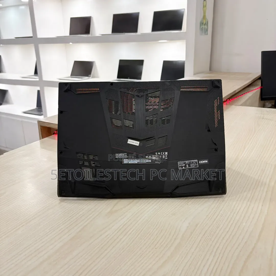 Nouveau Ordinateur portable MSI CR460 16GB Intel Core i5 SSD 512GB