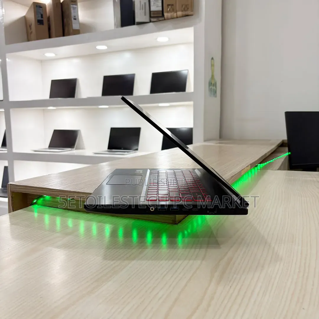 Nouveau Ordinateur portable MSI CR460 16GB Intel Core i5 SSD 512GB