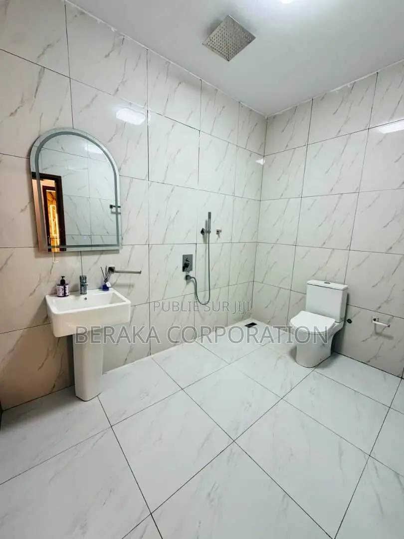 Meublé 3chbre Duplex dans Beraka Corporation, Bingerville à Vendre