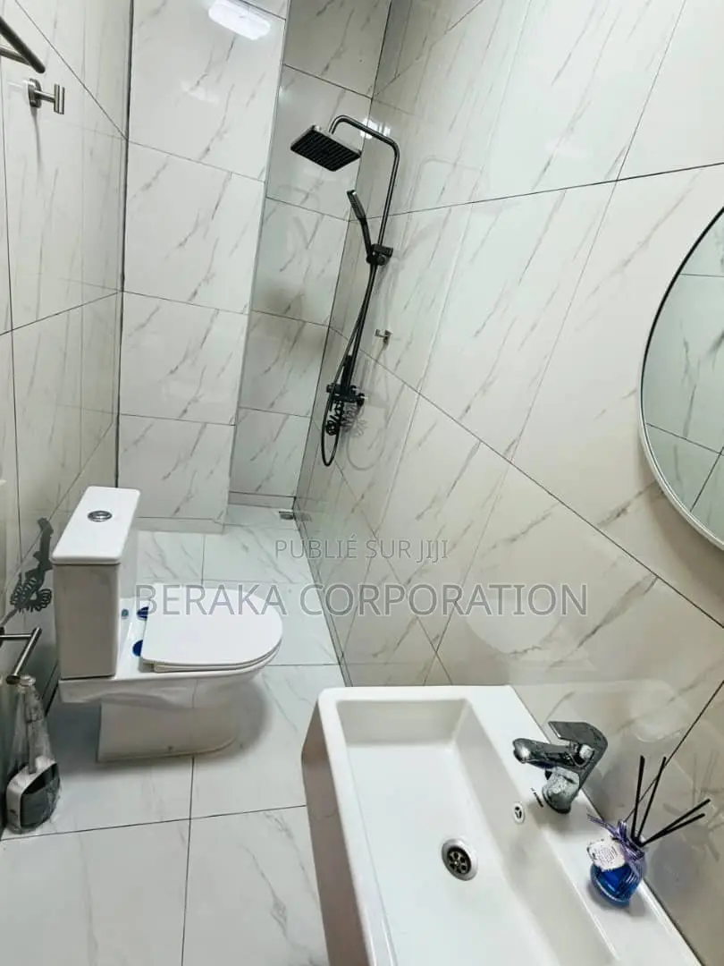 Meublé 3chbre Duplex dans Beraka Corporation, Bingerville à Vendre