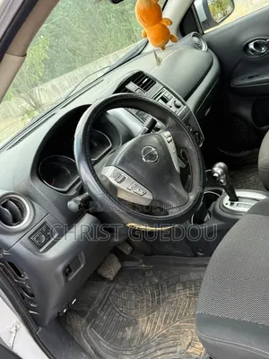 Nissan Versa 2018 Gris