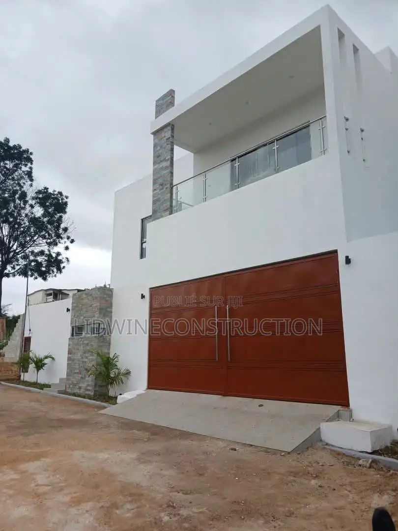 5chbre Duplex dans Cocody à Vendre