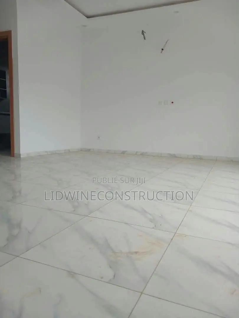 5chbre Duplex dans Cocody à Vendre