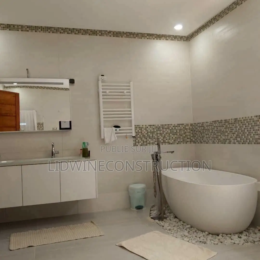 5chbre Duplex dans Cocody à Vendre