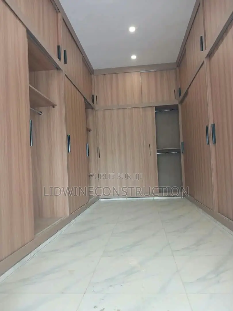 5chbre Duplex dans Cocody à Vendre