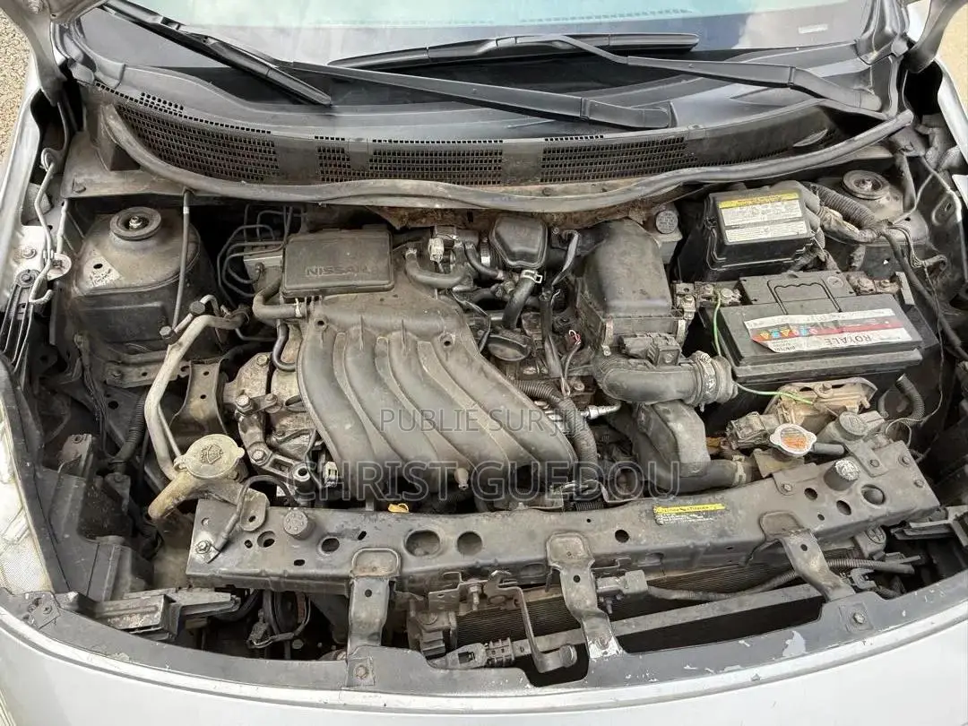 Nissan Versa 2018 Gris