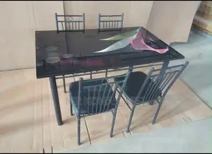 . Table À Manger 4 Places Verre Noir + 4 Chaises - Neuf