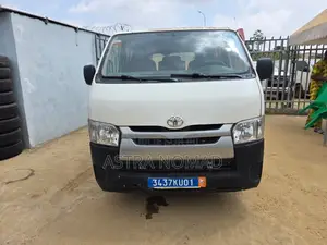 Toyota Fun Cargo 2022 Blanc