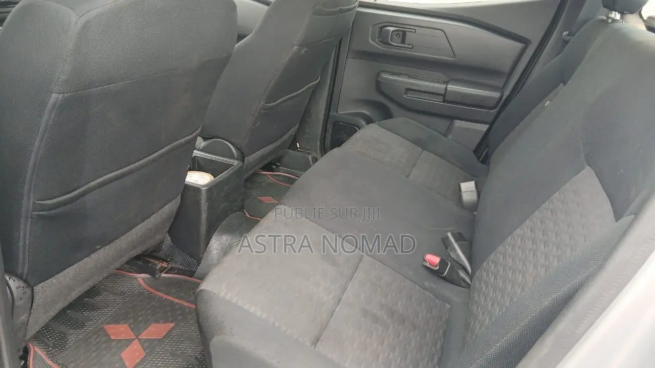 Mitsubishi L200 2025 Gris