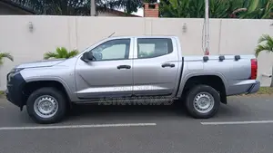 Mitsubishi L200 2025 Gris