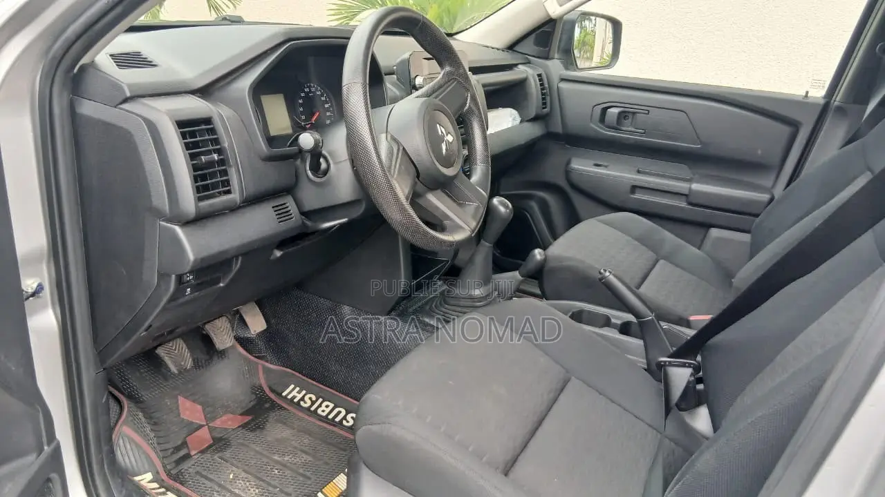 Mitsubishi L200 2025 Gris