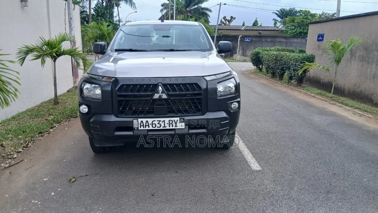 Mitsubishi L200 2025 Gris
