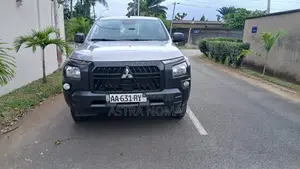 Mitsubishi L200 2025 Gris