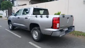 Mitsubishi L200 2025 Gris