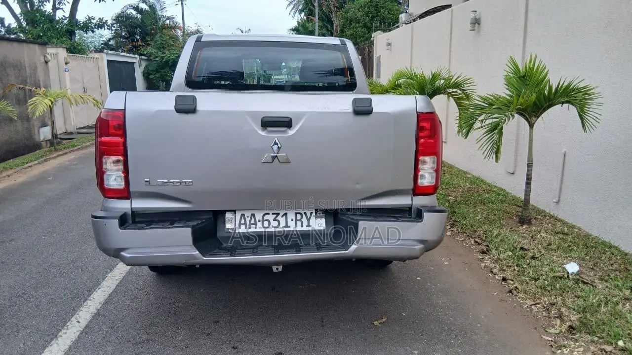 Mitsubishi L200 2025 Gris