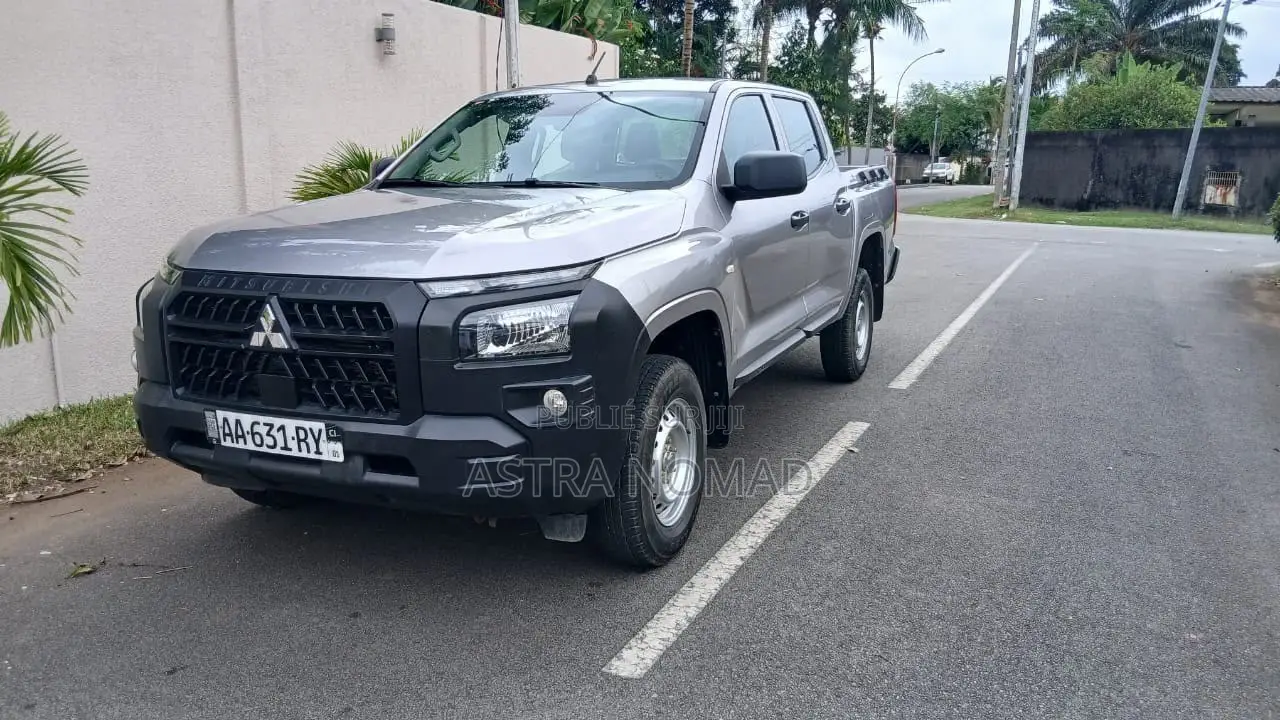 Mitsubishi L200 2025 Gris