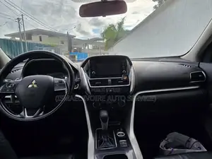 Mitsubishi Eclipse Cross 2020 Gris