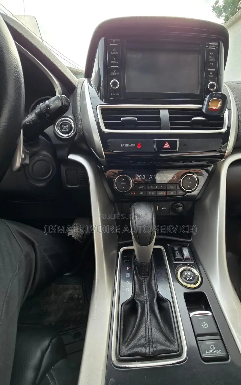 Mitsubishi Eclipse Cross 2020 Gris