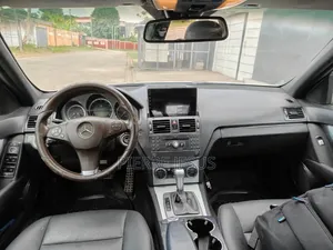 Mercedes-Benz C300 Luxury Sedan AWD (3.0L 6cyl 7A) 2009 Blanc