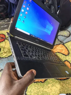 Ordinateur portable Dell Latitude 5410 4GB Intel Core i3 SSD 256GB