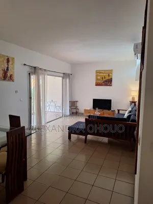 Meublé 2chbre Appartement dans Immeuble Agnéby, Cocody à Louer