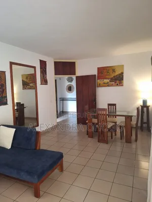 Meublé 2chbre Appartement dans Immeuble Agnéby, Cocody à Louer