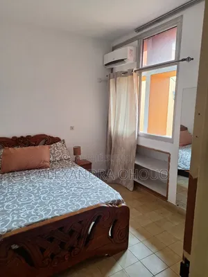 Meublé 2chbre Appartement dans Immeuble Agnéby, Cocody à Louer