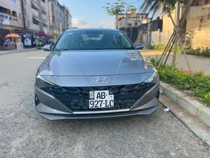 Hyundai Elantra Limited 2023 Argenté
