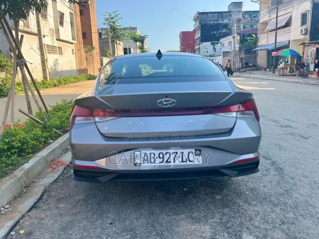 Hyundai Elantra Limited 2023 Argenté