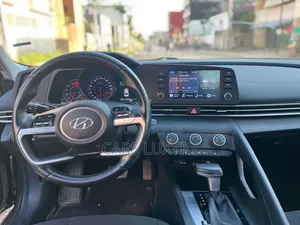 Hyundai Elantra Limited 2023 Argenté