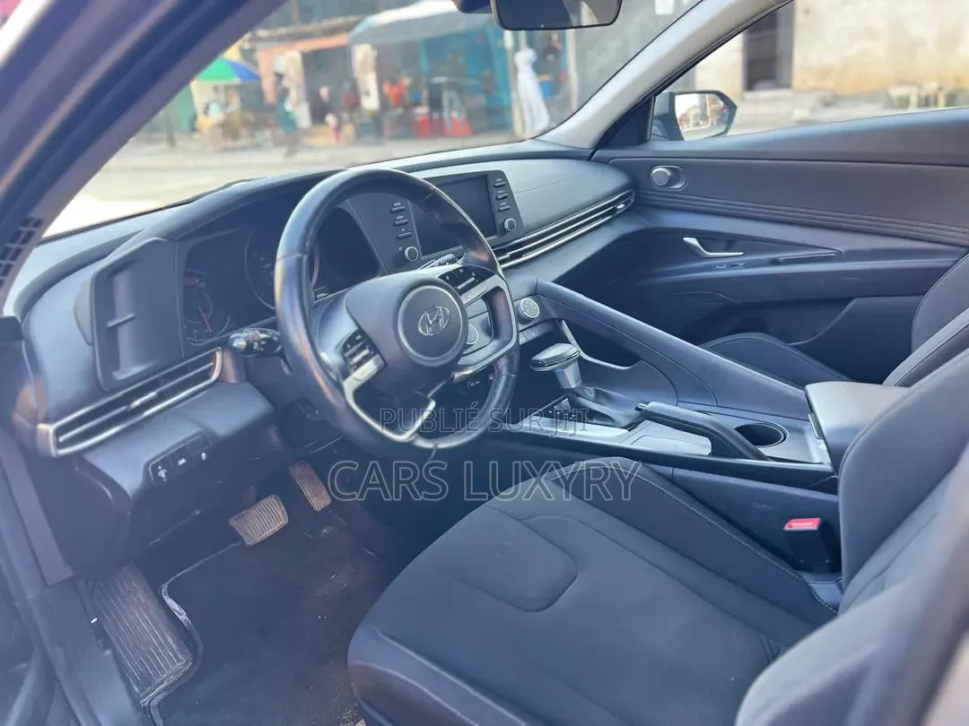 Hyundai Elantra Limited 2023 Argenté