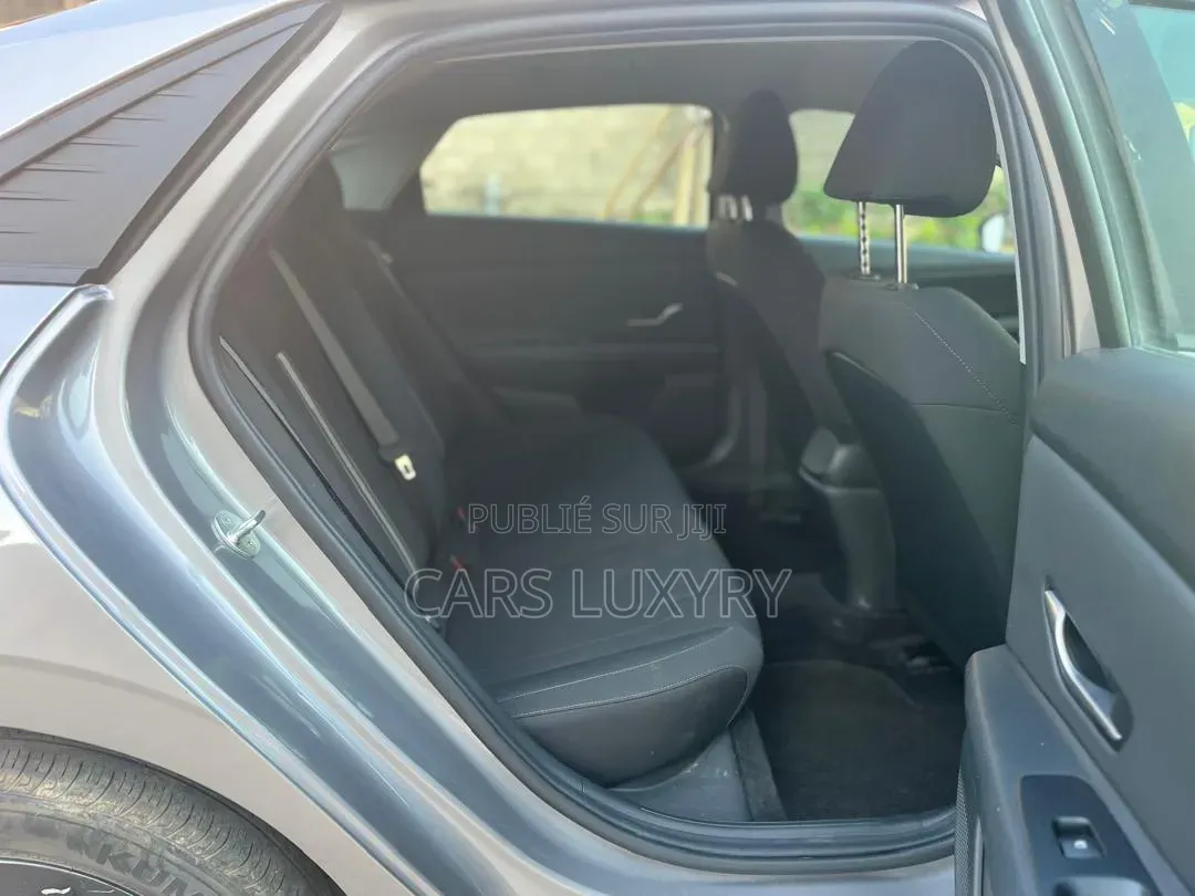 Hyundai Elantra Limited 2023 Argenté