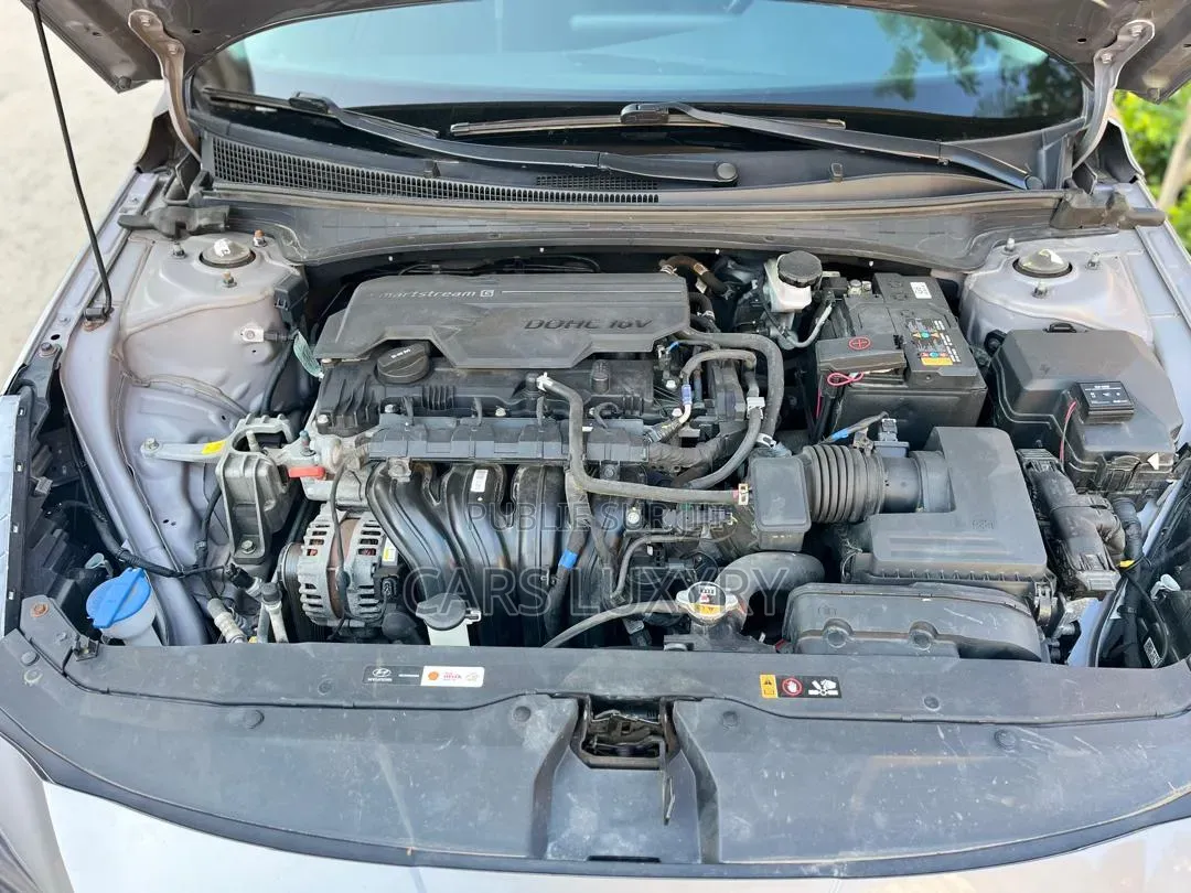 Hyundai Elantra Limited 2023 Argenté